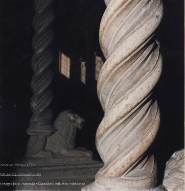 D'Antonio, Vincenzo e Valletta, Francesco, Salerno, colonne tortili nella Cattedrale, 10/1986, CC BY-SA