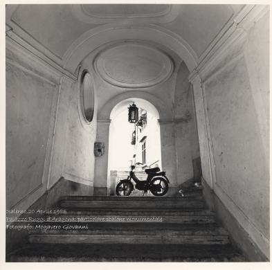 Mogavero, Giovanni, Salerno, Palazzo Ruggi d'Aragona: particolare del salone monumentale, 20/04/1985, CC BY-SA