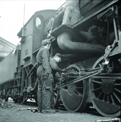 Fototeca Centrale FS, Revisione di una locomotiva a vapore Gruppo 741, 1970, CC BY-NC-ND