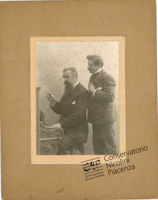 Corrado Pavesi Negri al pianoforte con Amedeo Bassi, CC BY-SA