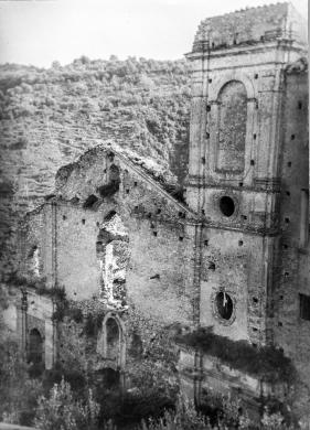 Ignoto fotografo, Facciata della chiesa dell’antico monastero di Santa Chiara a Squillace, gelatina ai sali d'argento, CC BY-NC-ND