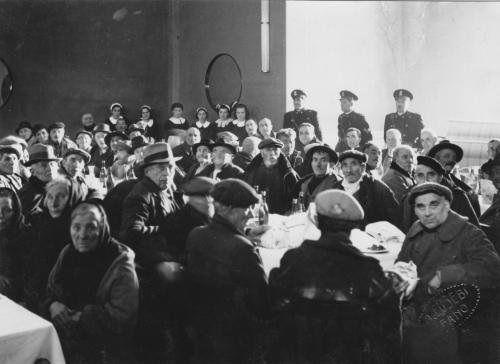 Eusebi, Alberto, Annuale pranzo dei poveri al Lido, 1930 circa, gelatina a sviluppo, CC BY-SA