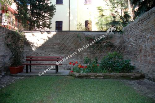 Ivano Giovannini, Biblioteca Malatestiana, il giardinetto della ex sezione ragazzi, ante 2000, CC BY-NC-ND