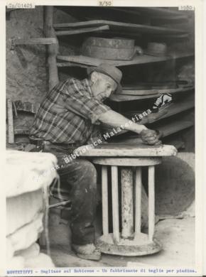 Francesco Dellamore, Montetiffi, Sogliano al Rubicone, un fabbricante di teglie per piadina, CC BY-NC-ND