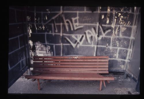 Lanzardo, Dario, serie “Tatuaggi Urbani”, graffito “The Wall”, Torino, diapositiva 35mm,, CC BY-SA Lanzardo, Dario, serie “Tatuaggi Urbani”, graffito “The Wall”, Torino, diapositiva 35mm,, CC BY-SA
