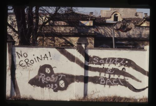 Lanzardo, Dario, serie “Tatuaggi Urbani”, graffito “No Eroina”, Torino, diapositiva 35mm, CC BY-SA Lanzardo, Dario, serie “Tatuaggi Urbani”, graffito “No Eroina”, Torino, diapositiva 35mm, CC BY-SA