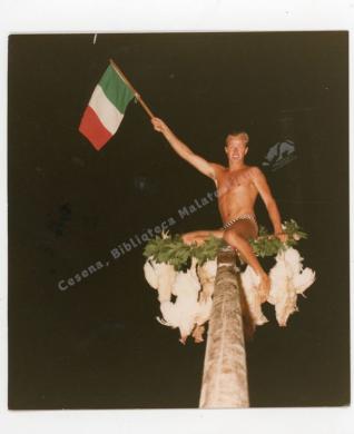 Vittorio Calbucci, Sull'albero della cuccagna, CC BY-NC-ND