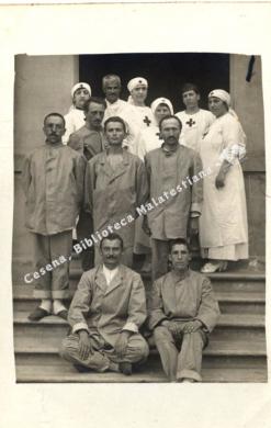 Cesena, Ospedale territoriale della Croce Rossa, Crocerossine e pazienti, 1918, CC BY-NC-ND