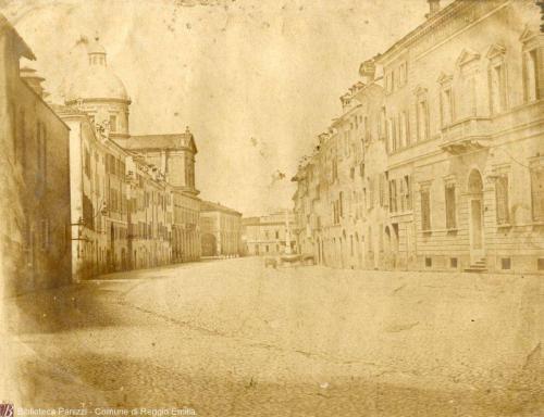 Natalini , Ignazio, Corso della Ghiara, Reggio Emilia, 1857 circa, 1 fotografia bianco e nero : carta salata ; 200x255 mm, CC BY-SA