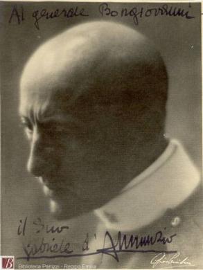 Al generale Bongiovanni : il Suo Gabriele d'Annunzio. - [ca. 1914-1919]. - 1 f, post 1915, otografia bianco e nero : gelatina bromuro d'argento su carta baritata ; 156x118 mm, CC BY-NC-ND