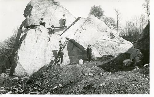 Scalpellini alle cave di Baveno 1900-1950, CC BY-NC-ND