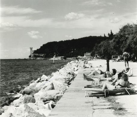 Mottola, Alfonso, Barcola, post 1970, gelatina ai sali d'argento su carta, CC BY-NC-SA