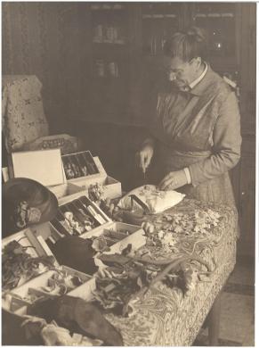 Alessandria - Attività di ricamo, post 1970, CC BY-SA