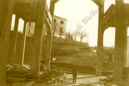 Primi pilastri alla chiesa di Ponzone, CC BY-SA