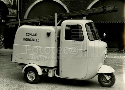 Giangrandi Devi, mezzi comunali, 1950 circa, CC BY-SA