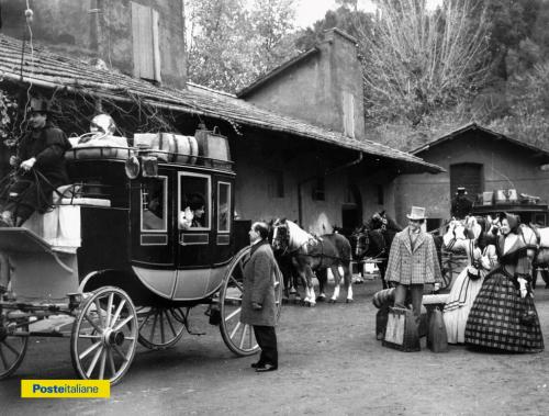 12-15 dicembre 1962, Roma. Ricostruzione storica della partenza di un’antica diligenza postale con figuranti in costume, in occasione delle celebrazioni del primo centenario delle Poste Italiane, CC BY-NC-ND