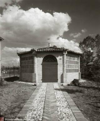 Farri , Stanislao, [Caseificio], 1978, negativo bianco e nero : gelatina bromuro d'argento su poliestere ; 60x70 mm, CC BY-NC-ND