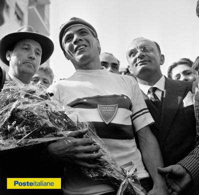 1955, Bologna. Fiori per il campione italiano di ciclismo P.T., CC BY-NC-ND