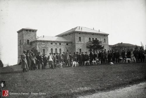 Roberto Sevardi, [Villa Pansa : Cà del Vento : Viano], 1920 circa, negativo bianco e nero  [riproduzione del 1987] : : gelatina bromuro d'argento su poliestere ; 60x60 mm, CC BY-NC-ND