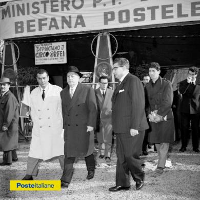 1960, Roma. Festeggiamenti in occasione della Befana Postelegrafonica al Circo Orfei, alla presenza del Ministro delle Poste Giuseppe Spataro, al centro nella foto, CC BY-NC-ND