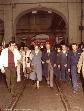 Genova 24-25 aprile '80 : celebrazione 25 aprile : Incontro operai ANSALDO, 1980, fotografie a colori : sviluppo cromogeno su carta al polietilene ; 180x240 mm., CC BY-NC-ND