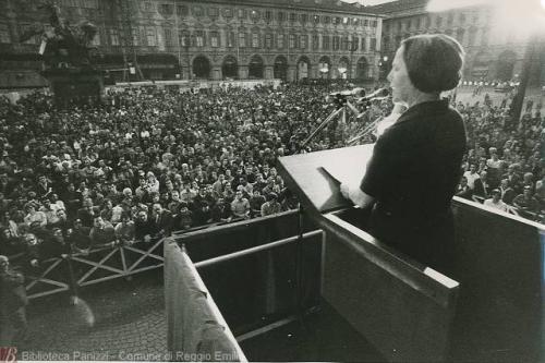 Nazzaro , Michele, Campagna divorzio, 1974, fotografia in bianco e nero : gelatina bromuro d'argento su carta baritata ; 210x300 mm, CC BY-NC-ND