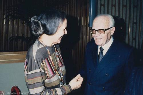 [Nilde Iotti e Sandro Pertini], 1985 circa, fotografia a colori : sviluppo cromogeno su carta al polietilene ; 137x202 mm, CC BY-NC-ND
