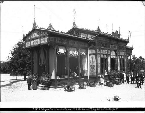 Poppi, Pietro, Bologna - Esposizione Emiliana 1888. Caffè Zemmi, 1888, gelatina bromuro d'argento su vetro, CC BY-SA