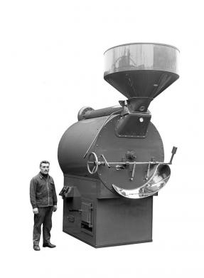 Fototecnica Artigiana, Bologna - Petroncini - Tostatrice per cacao o nocciole con capacità di 180 kg per carico, post 1953, gelatina bromuro d'argento su vetro, CC BY-SA Fototecnica Artigiana, Bologna - Petroncini - Tostatrice per cacao o nocciole con capacità di 180 kg per carico, post 1953, gelatina bromuro d'argento su vetro, CC BY-SA