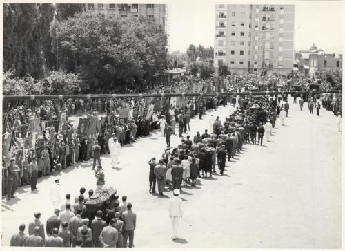 Il corteo funebre delle cinque vittime presso piazzale Fiume, 9/7/1960, CC BY-NC-ND