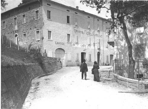 Michelini, Giuseppe, Sestola (Mo). Hotel Cimone, positivo, CC BY-SA Michelini, Giuseppe, Sestola (Mo). Hotel Cimone, positivo, CC BY-SA