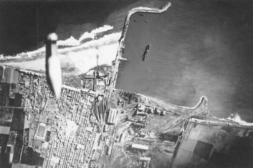 Ricognizione fotografica bombardamento porto di Sagunto, 1937, Positivo su carta, CC BY-SA