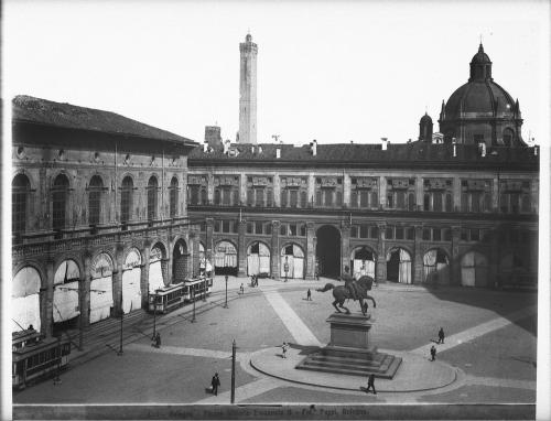 Zagnoli, Alfonso, Bologna – Piazza Vittorio Emanuele II (Piazza Maggiore), 1909, gelatina bromuro d'argento su vetro, CC BY-SA