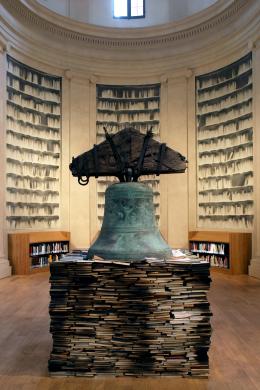 Meridiana Immagini, L'abside della Biblioteca di San Giorgio in Poggiale con l'opera Campo dei fiori di Claudio Parmiggiani, CC BY-SA