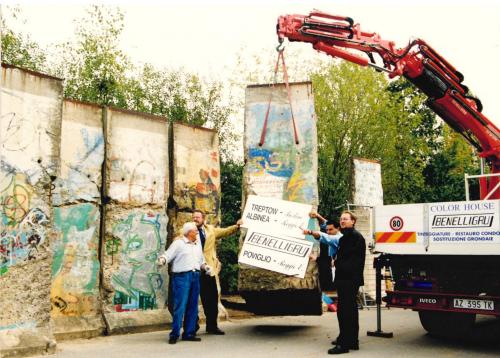 Mario Crotti, 2 Prelievo frazione del Muro di Berlino, 1999, Digitale, CC BY-SA