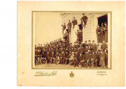 P.Orlandini & Figli, Castelfranco Emilia, Gruppi di pompieri e fanfara, 1898 circa, albumina su cartoncino, CC BY-NC-ND