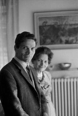 Mario Dondero, Pier Paolo Pasolini con la madre, Roma, 1962, negativo BN 24x36mm, CC BY-NC-ND