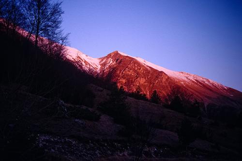 Gaetano Pirone, Vette degli Appennini al sorgere del sole, Diapositiva 24x36mm gelatina a sviluppo, CC BY-NC-ND