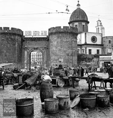 Porta capuana, 1950 circa, CC BY-SA