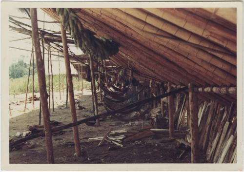 Dino Grossa, Vista laterale del shabono, villaggio Guaika della popolazione Coroteri, lungo il fiume Mavaca (002604; mm 88x126), post 1965, gelatina/ carta, CC BY-NC-ND
