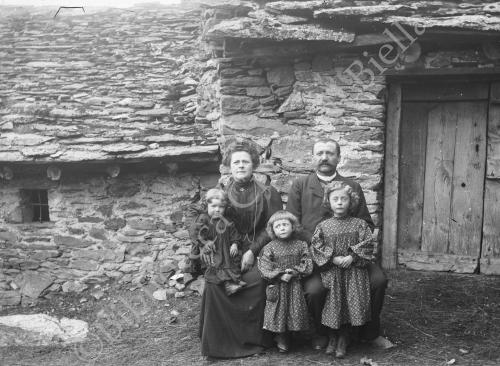 Gruppo famigliare, CC BY-NC-ND
