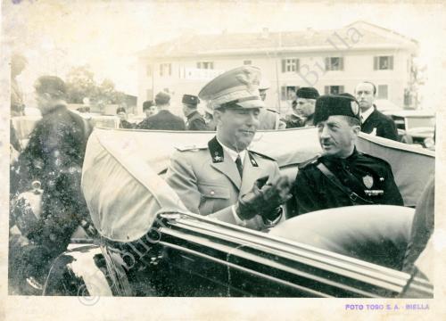Umberto di Savoia Principe di Piemonte in visita a Biella, in automobile scoperta, accompagnato Ferruccio Lantini, 17/06/1936, CC BY-NC-ND