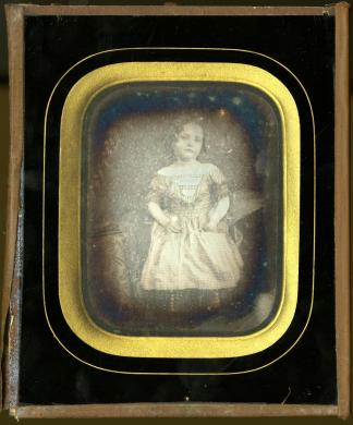 Victor Plumier, Ritratto di bambina, 6 maggio 1850 (recto), dagherrotipo, CC BY-SA