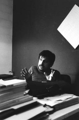 Paola Mattioli, Parma, Istituto di Storia dell'Arte, ritratto di Arturo Carlo Quintavalle, 1977, gelatina bromuro d'argento su carta, CC BY-NC-ND