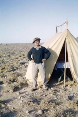 n.d., Paolo Graziosi in Somalia, 1958, diapositiva a colori, CC BY-NC-ND