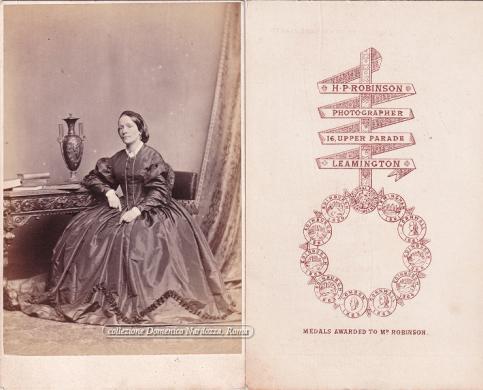 Henry Peach Robinson, Ritratto di donna seduta, 1864, Stampa positivo all'albumina, CC BY-SA
