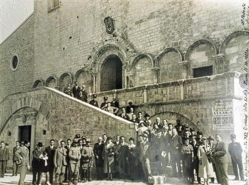 Fotografia Piazzolla, Trani, Visita dei partecipanti alla 22° riunione della S.I.P.S.  (Arch. Foto Bovio, Fondo Storico, 51-15), 15/10/1933, CC BY-SA