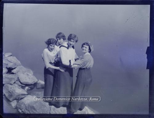 Edoardo Carignani di valloria, Familiari di Edoardo Carignani di Valloria Torino, 1914 circa, Pellicola negativa 9x12, CC BY-SA