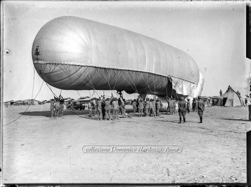 Non identificato, Pallone Drago Tobruk Libia, 1913 circa, Lastra ai sali d'argento, CC BY-SA