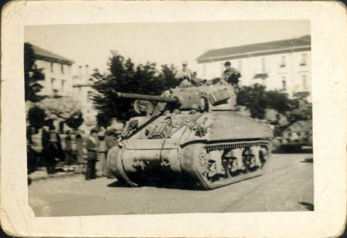 Originale di proprietà della famiglia Boccassi, La guerra di liberazione 1943-1945 - Alessandria - piazza Genova - Carro armato Sherman brasiliano, CC BY-SA